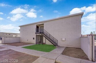 Building Photo - 2908 E Poplar Ave