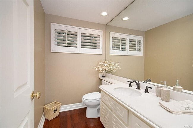 Building Photo - 33 Belcanto
