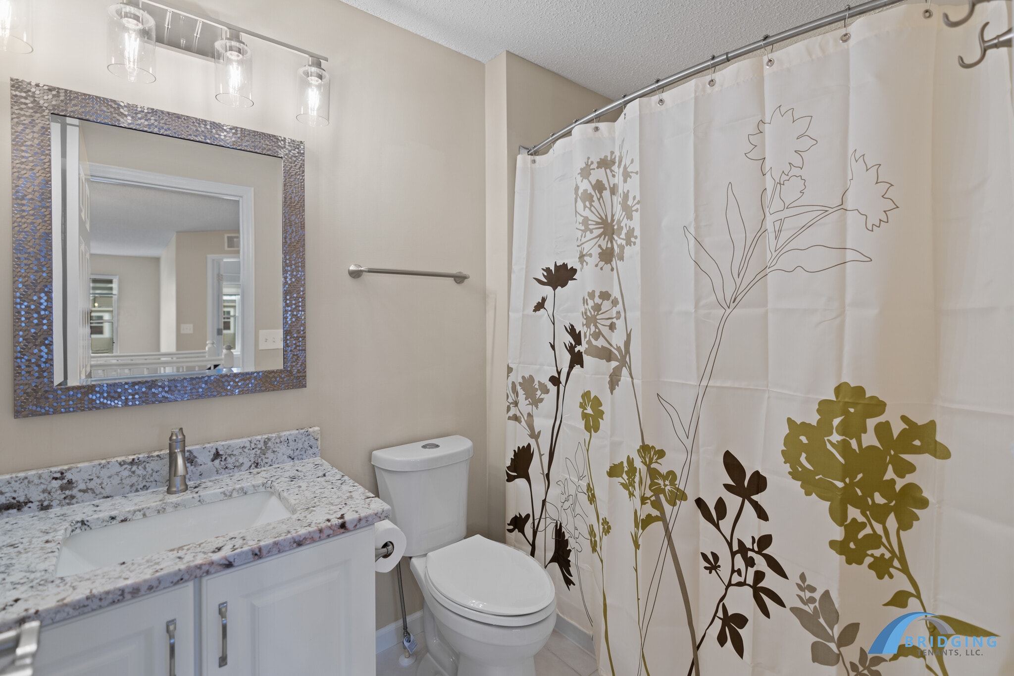 Upper Guest Bathroom - 5050 Holly Ln N