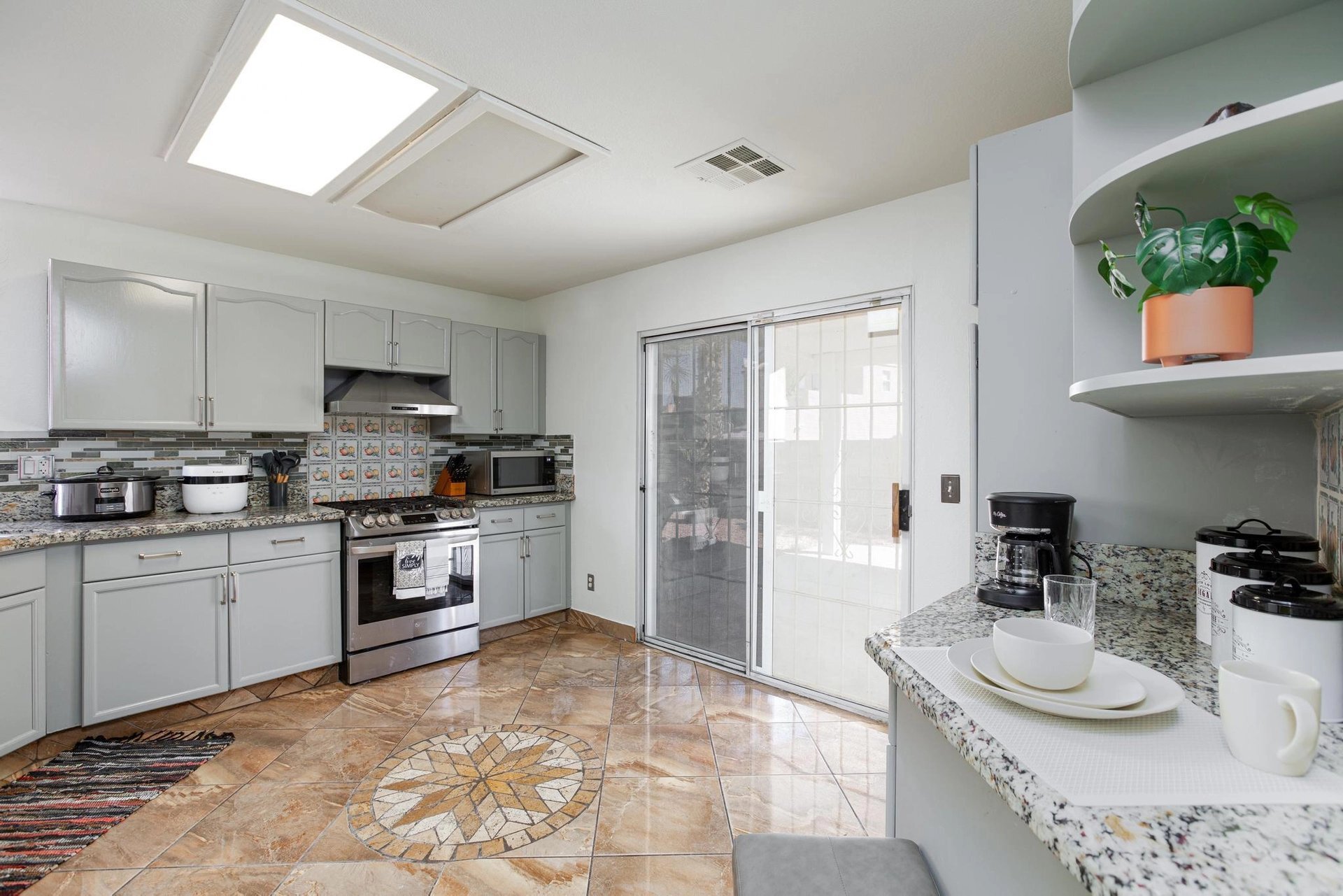 Building Photo - 1825 Casa Verde Dr