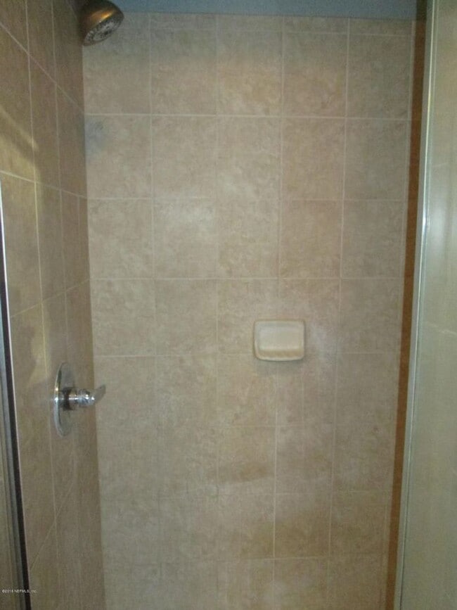 Building Photo - Cute 2 bedroom / 2 bath unit in beautiful ...