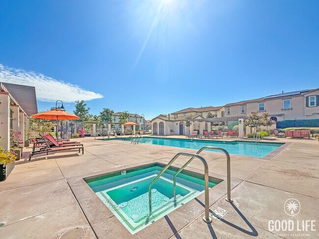 Building Photo - Great 4B/4BA Home Available for Lease in O...