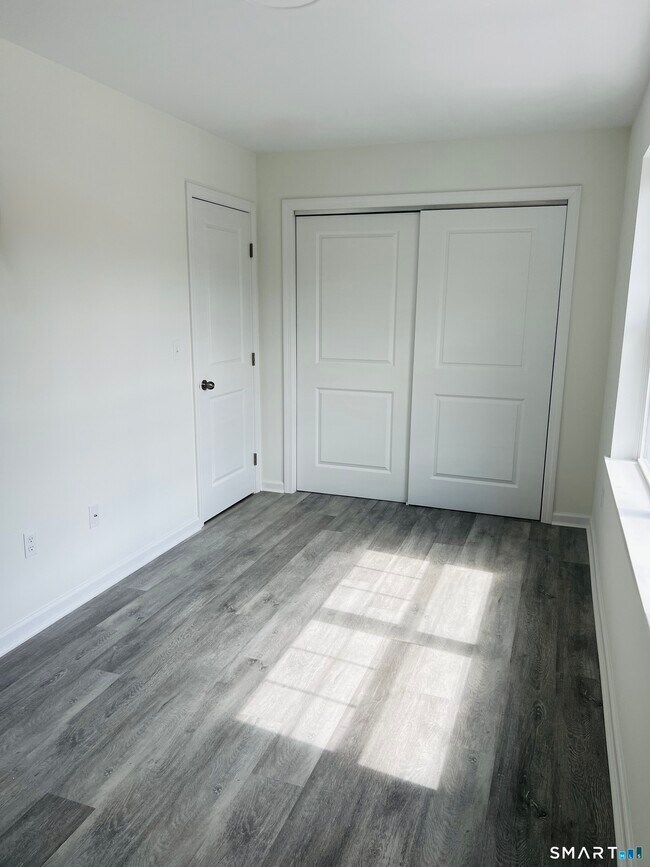 Building Photo - 27 Pearl St