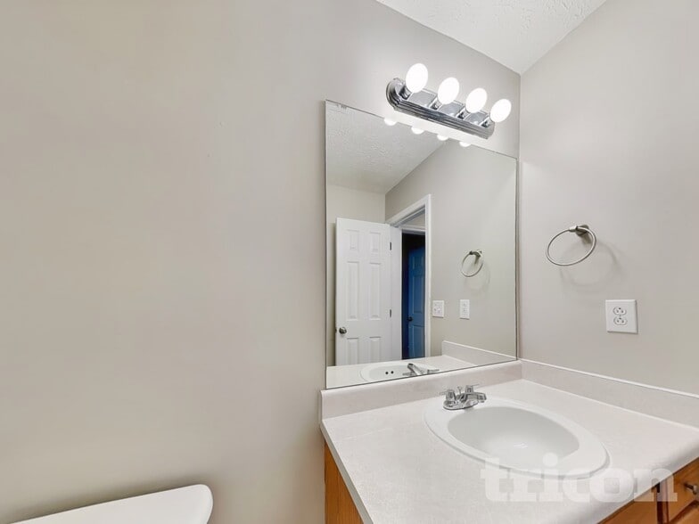 Building Photo - 335 Orleans Blvd