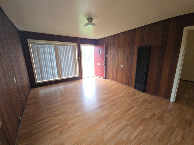 Building Photo - Price reduced! 1BR/1BA house on Henderson St. in Eureka!