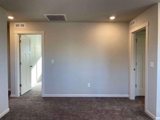 Building Photo - NEWER 4 Bed 2.5 Bath Home! Located near the Ridgefield Outdoor Recreation Center, equestrian faci...