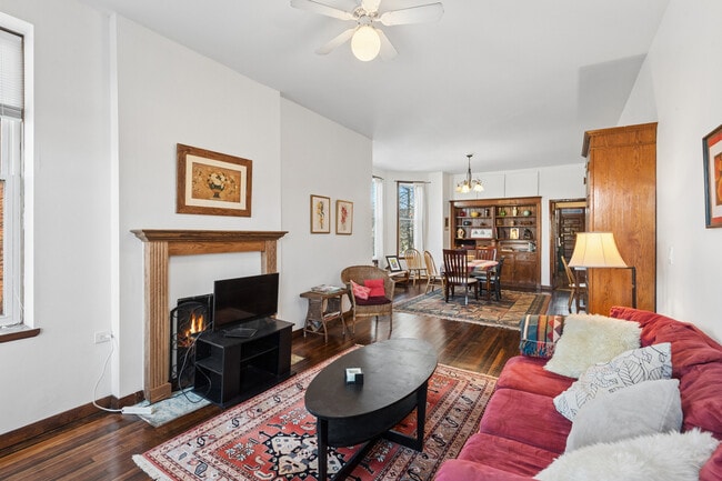 Building Photo - 4057 N Damen Ave