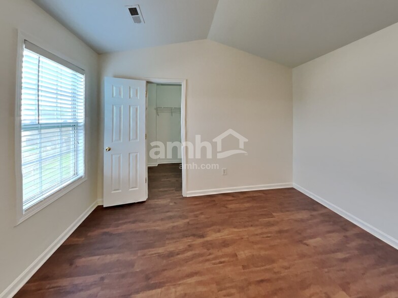 Building Photo - 117 Sawhorse Dr