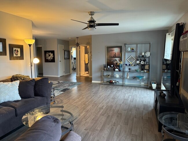 Building Photo - 5725 Holmes Ave