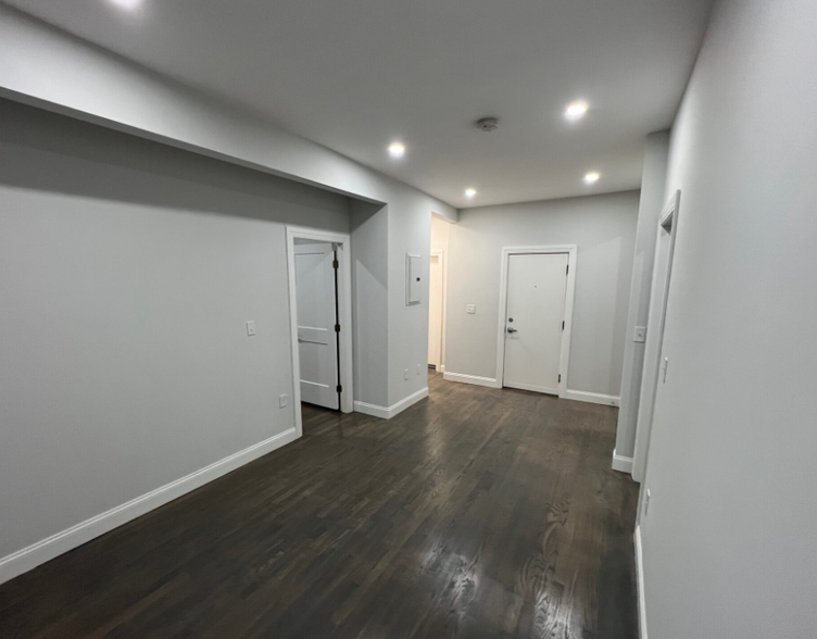 Building Photo - 111 Jersey St