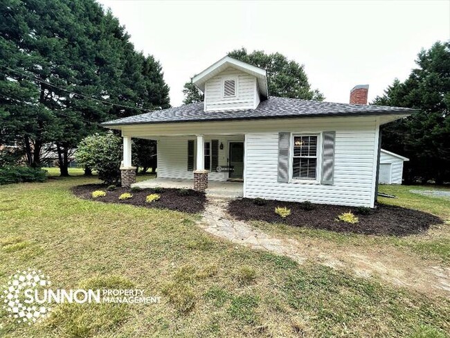 Building Photo - Country Living In Gastonia!