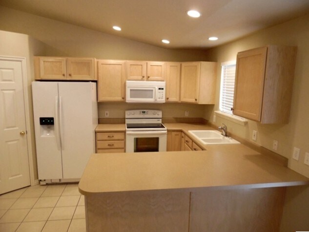 Building Photo - 5763 W Sunbright Ln