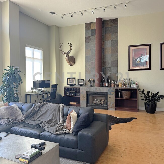 Building Photo - 1/1.5 West Village Urban Loft in Dallas for Rent!