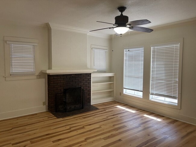 Building Photo - Cute 3/2 in Quiet Sherman Neighborhood