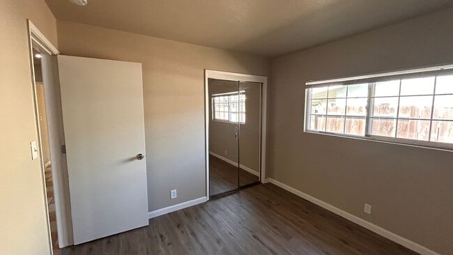Building Photo - 738 Evergreen Way