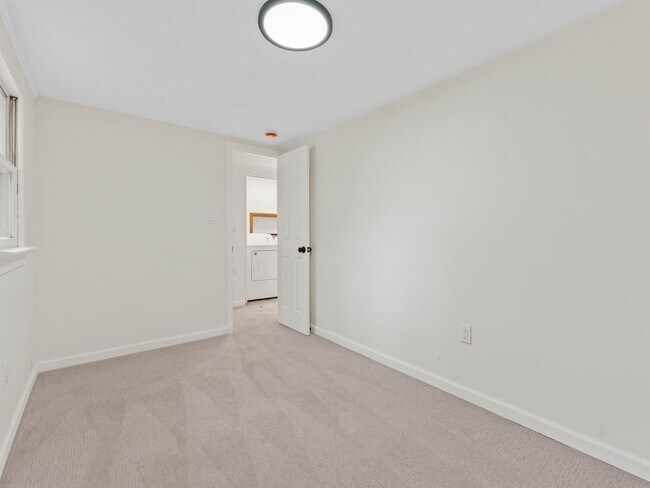 Building Photo - For Rent | Charming 2-Bedroom Home with Bonus Room & Screened-In Porch in Berlin