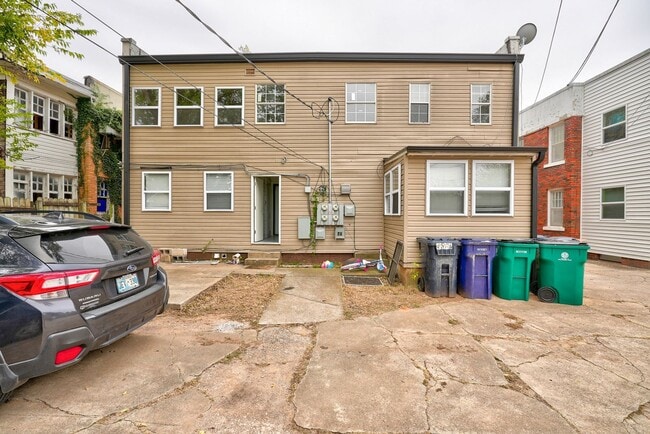 Building Photo - Exquisite 1 Bedroom Brownstone Apartment Steps Away from The Plaza District!