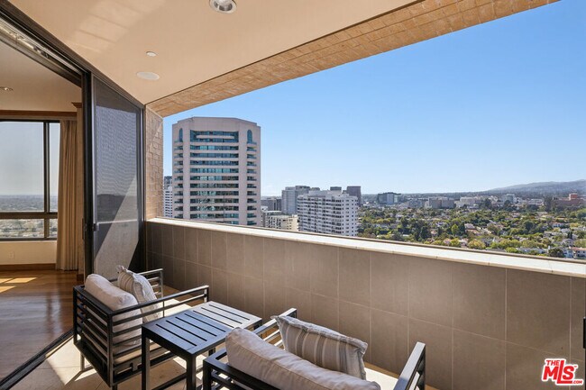Building Photo - 10430 Wilshire Blvd