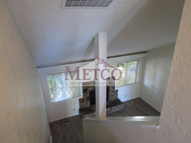 Building Photo - 16701