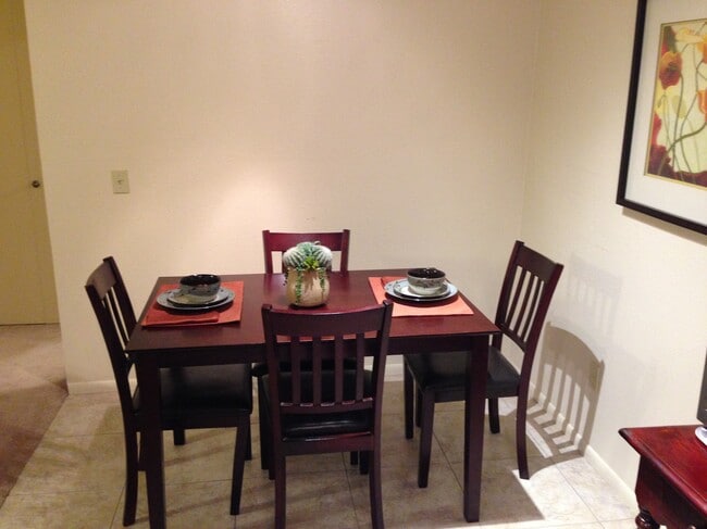 Building Photo - 3357 N Country Club Rd