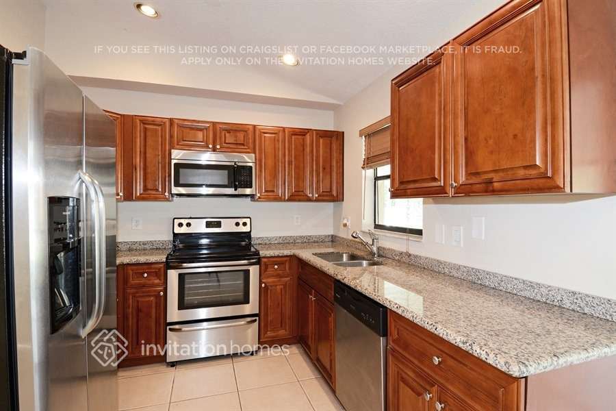 Building Photo - 1371 Denlow Ln