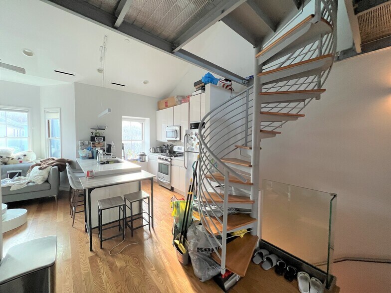 Building Photo - 1607 Tremont St