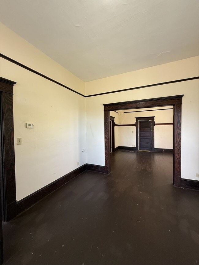Building Photo - 2 Bedroom, 1 Bathroom Cottage in the heart of Bellingham!