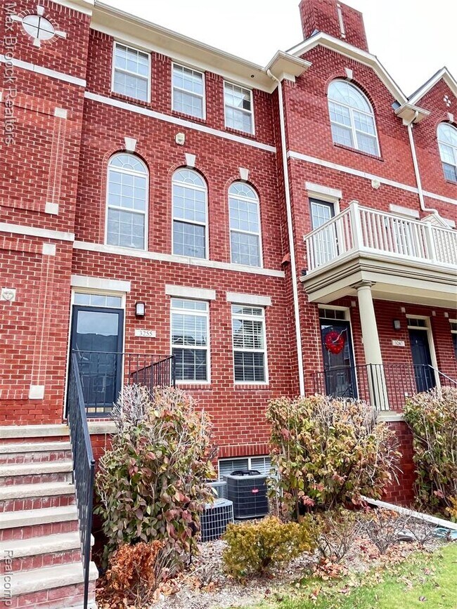 Building Photo - 3255 Camden Dr