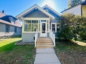 Building Photo - Charming 2-Bedroom Home with Hardwood Floo...