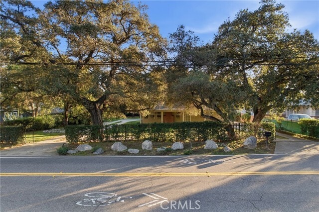 Building Photo - 1828 Royal Oaks Dr