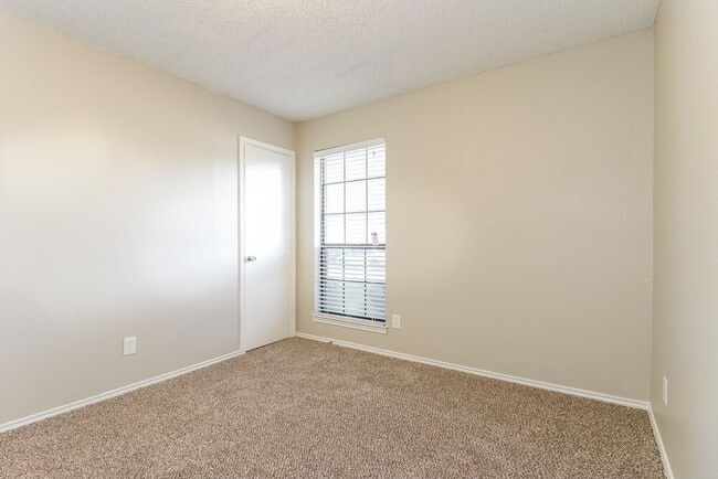 Building Photo - 6410 Running Creek Dr