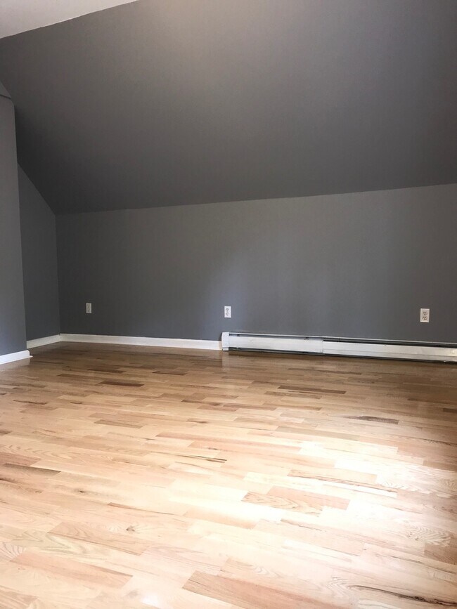 Building Photo - 32 Truman St