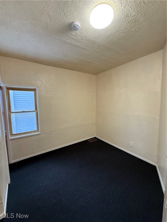 Building Photo - 3467 E 149th St