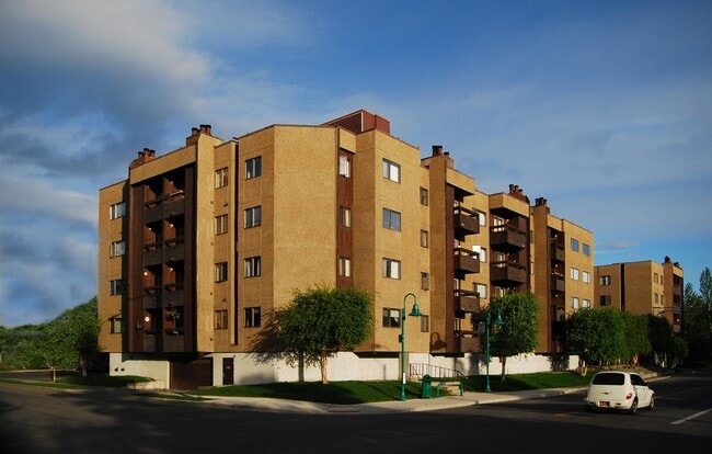 Building Photo - 310 E 11th Ave
