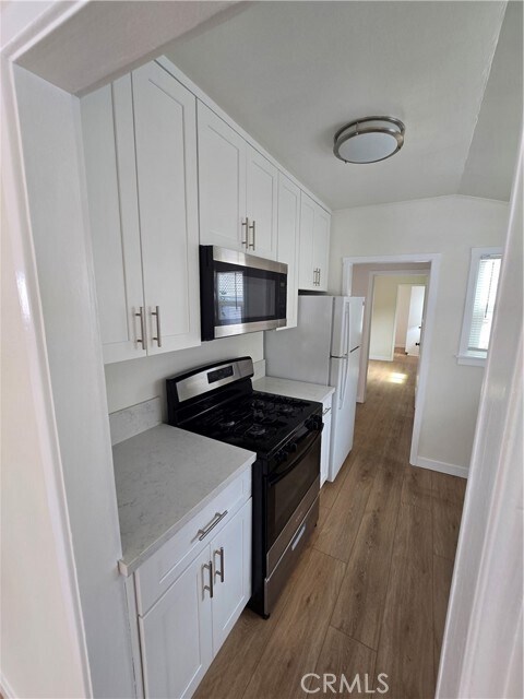 Building Photo - 122 Apolena Ave