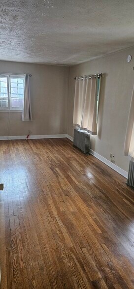 Living rm - 1740 W Riverside Ave