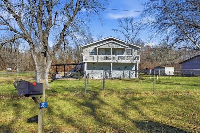 Building Photo - 360 S Lakeside Dr