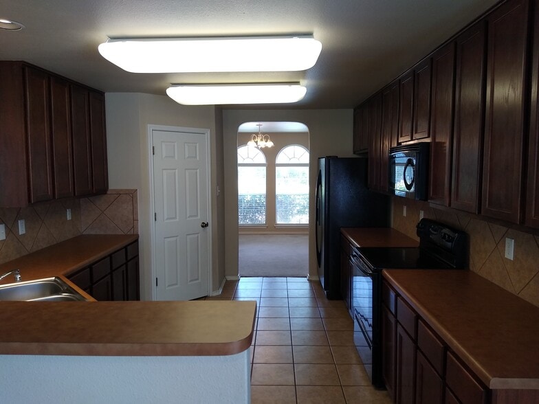 Kitchen (Pre-Remodel) - 10951 Mustang Spring