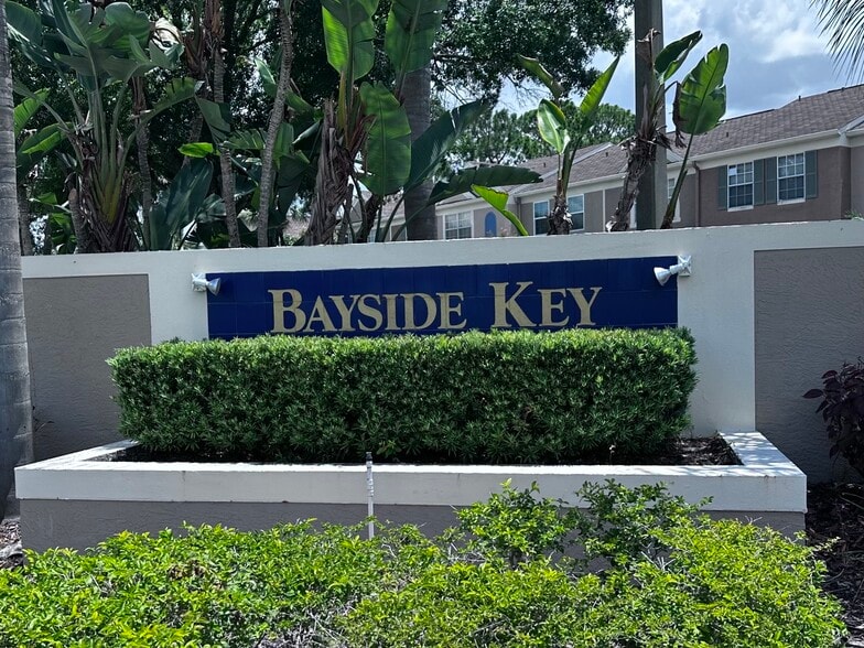 Building Photo - 6211 Bayside Key Dr