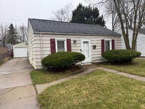 Building Photo - 3-Bedroom Home with Gleaming Hardwood Floors in Harper Woods!