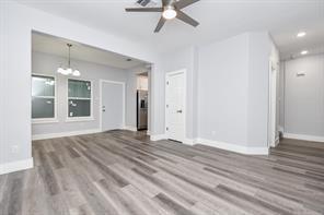 Building Photo - 8930 Easthaven Blvd