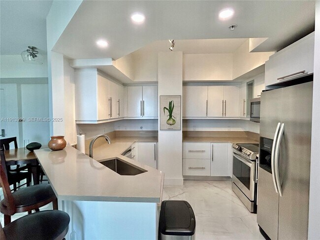 Building Photo - 888 Douglas Rd