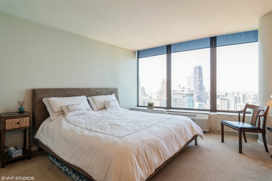 king Sized Bedroom - 505 N Lake Shore Dr