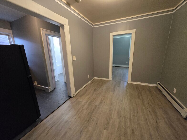 Building Photo - 8 Farley Ave