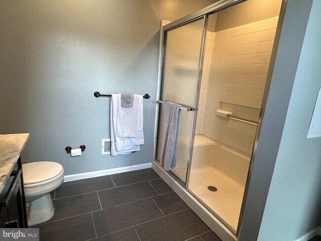 Building Photo - 445 Fort Hill Cir