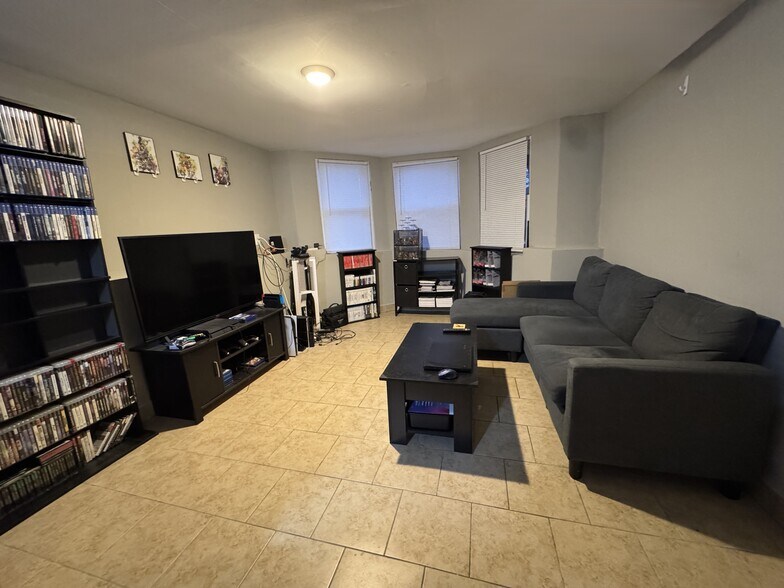 Building Photo - 4601 N Kasson Ave