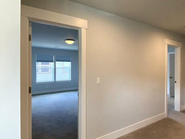 Building Photo - 1328 Wasco St