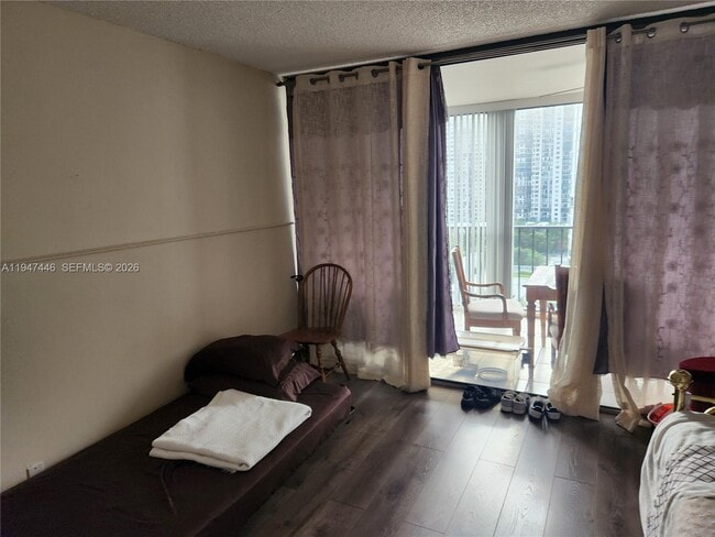 Building Photo - 1925 Brickell Ave