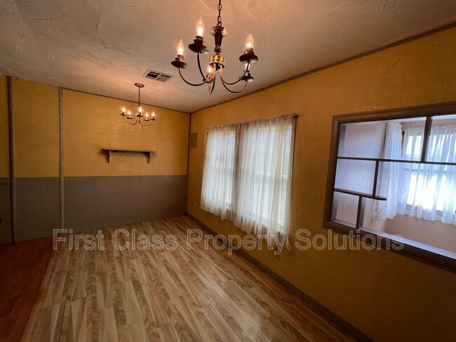 Building Photo - 4716 SE 27th St