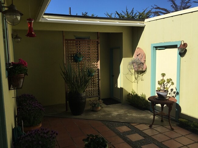 Building Photo - 1705 La Salle Ave